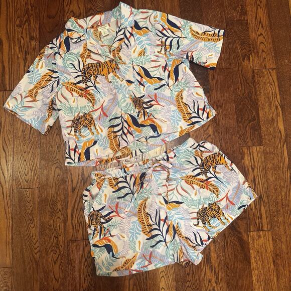 Cynthia Rowley Womens Pajamas L Short Set Tiger Jungle Print Button Sleepwear PJ - Picture 1 of 12